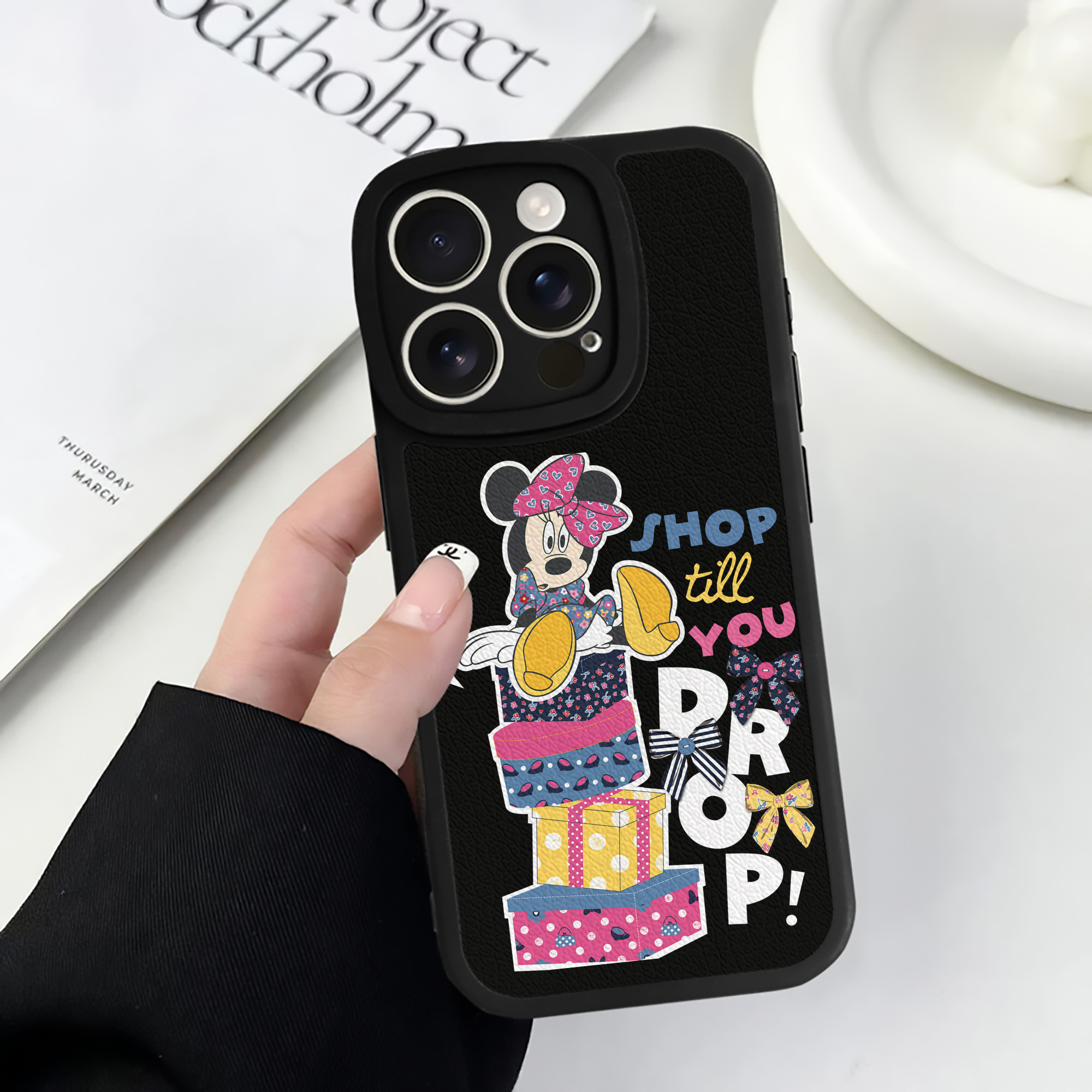 （画像用） ミッキーマウス Mickey Mouse 【iPhone 16シリーズ対応】シリコンスマホケース（レザー調） 材質：シリコン